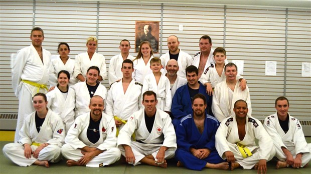 Antoine Valois-Fortier fait le bonheur d'une soixantaine de judokas à Saint-Georges