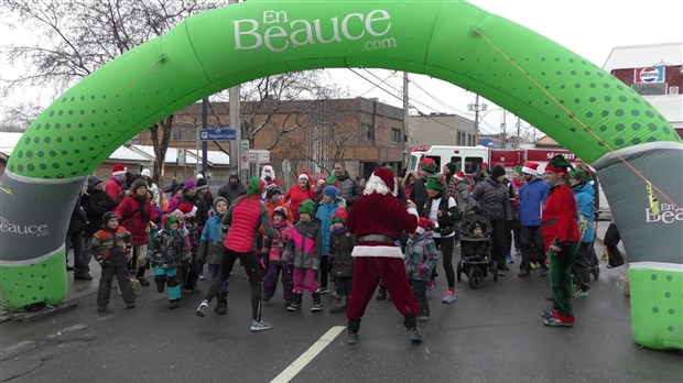 Normand DeLessard présente la course du père Noël et de lutins