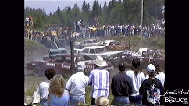 Normand DeLessard présente une course de démolition à Saint-Éphrem datant de 1994