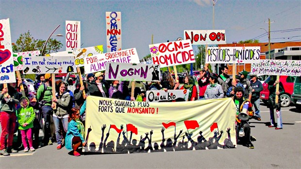 Normand DeLessard présente le départ de la marche contre Monsanto à Saint-Georges