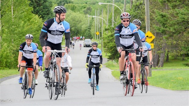 Départ des cyclistes pour la 8e édition du Défi Tour de Beauce à Saint-Georges