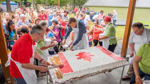 Plusieurs centaines de personnes au parc des Sept-Chutes pour les 150 ans du Canada