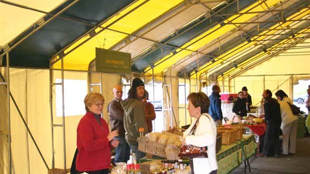 Plusieurs défilent à la fête du Grand Marché
