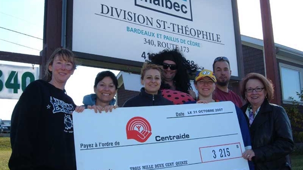 La division de Saint-Théophile de Maibec inc. verse une somme de 3215 $ à Centraide