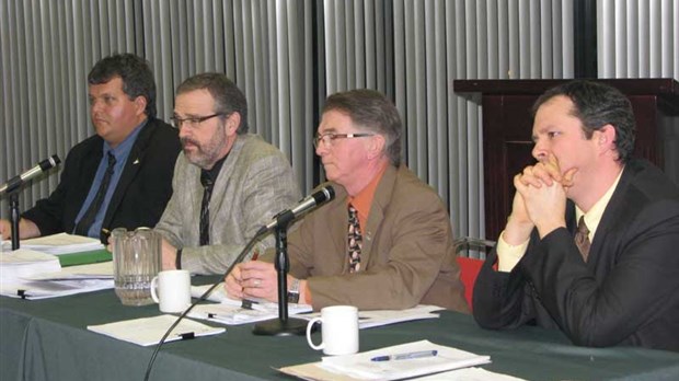Oui pour un an, et le projet triennal de l'école de la Haute-Beauce sera révisé d'ici juin