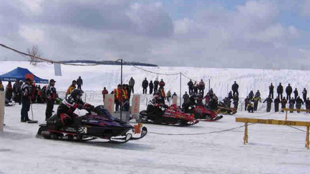 Une grande course d’accélération de motoneiges à Saint-Joseph