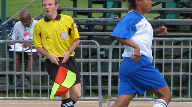 Un étudiant de la Beauce arbitra du soccer en Angleterre
