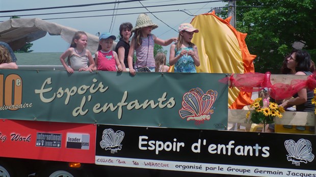 La Guadeloupe regarde passer la parade!