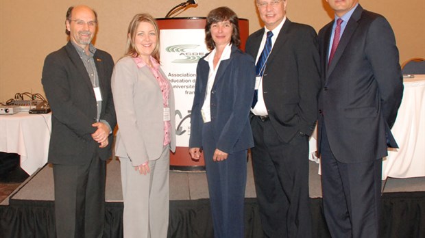 Un premier colloque pancannadien en formation universitaire hors campus