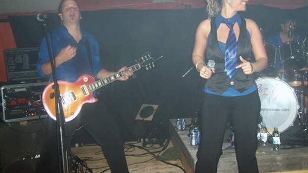 Du soleil sous la tente au super beach party de Saint-Ludger