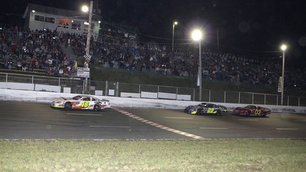 Karl Allard remporte le Luminaire Napert 150 à l’Autodrome Chaudière