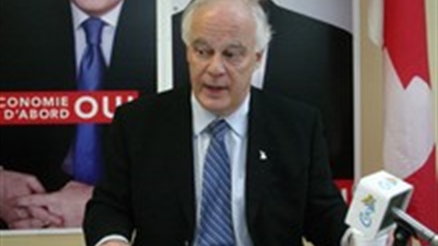 Le ministre Robert Dutil présente son équipe