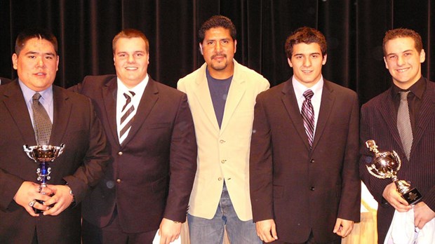 Les entraîneurs et six joueurs des Dragons honorés au banquet annuel