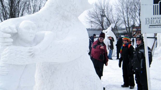 Des artistes de la neige à l'oeuvre à l'Hiver en fête