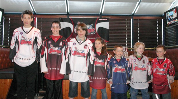 De nouveaux chandails pour l’Association de hockey mineur de Saint-Georges