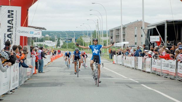 Les Québécois dominent au critérium