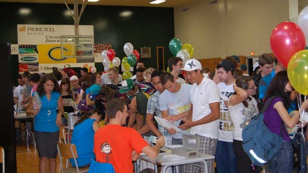 C’est bondé de monde pour la rentrée au Cégep