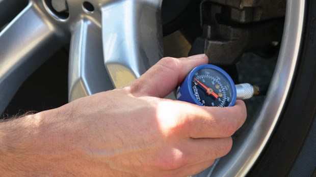 Des pneus d'hiver en bon état et maintenus à une pression adéquate sont plus sécuritaires et vous épargnent de l'argent