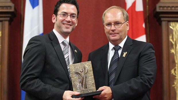 Denis Lévesque et Martin Fecteau reçoivent le Prix Dollard-Morin
