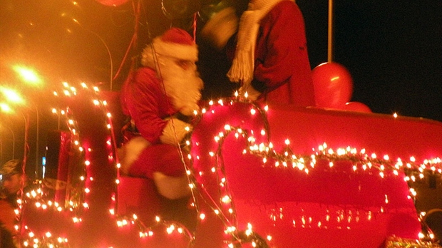 Le Père Noël émerveille les enfants