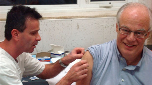Le député Dutil invite la population à se faire vacciner