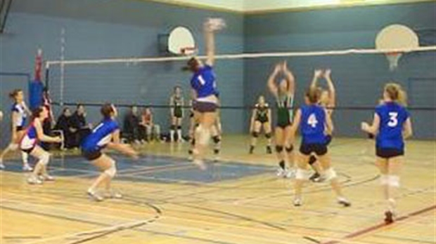 L’École secondaire Veilleux lance une invitation aux athlètes de volleyball de la région