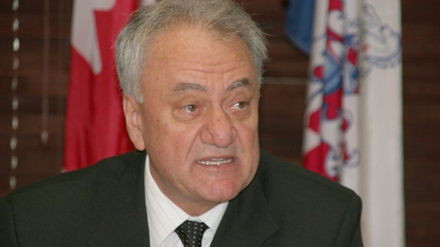 Le maire François Fecteau rétorque à Carette