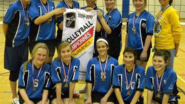 La formation féminine de Notre-Dame-de-la-Trinité remporte le tournoi interscolaire en volleyball