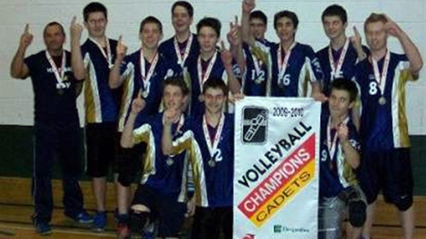 L’École secondaire Veilleux décroche trois places sur dix au championnat provincial scolaire en volleyball
