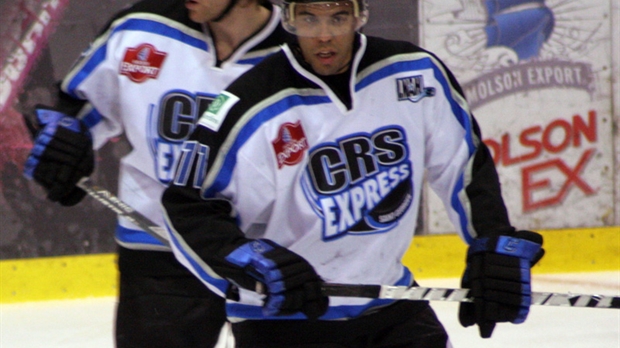 Ian McIntyre échangé à Trois-Rivières en retour de Mike Ouellet
