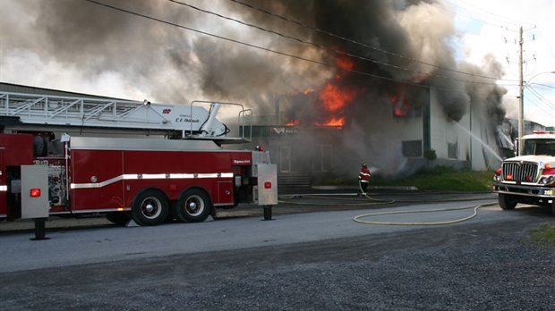 L'usine de Produits Matra de Saint-Martin ravagée par les flammes