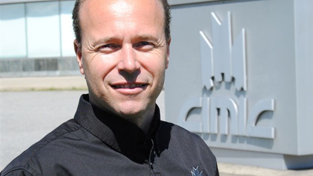 Un membre du CIMIC aide à l’implantation d’un programme de mécanique automobile au Chili