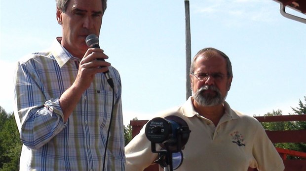 Michael Ignatieff prend un bain de foule à Frampton