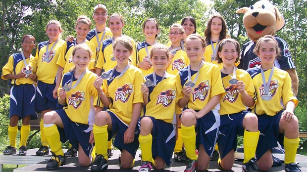 La formation féminine le Volcano de Saint-Georges U-12 remporte une médaille d'argent