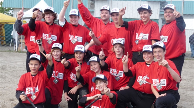 Les Braves de Beauce bantam B remporte le championnat provincial à Sept-Iles.