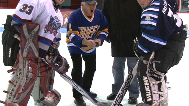 Une relique du film « Slap Shot » s'arrête en Beauce