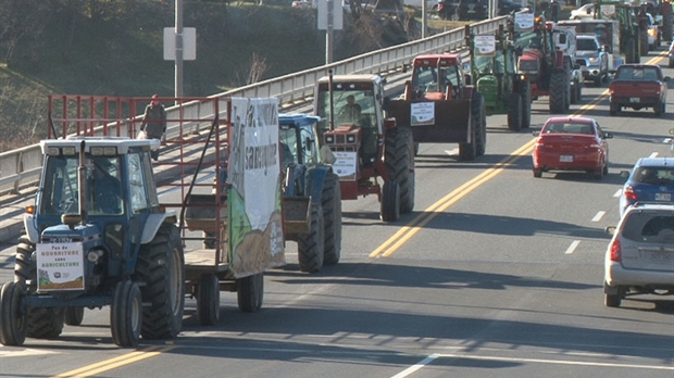 Les agriculteurs beaucerons manifestent leur « écoeurite aiguë » face aux nouvelles mesures de l'état