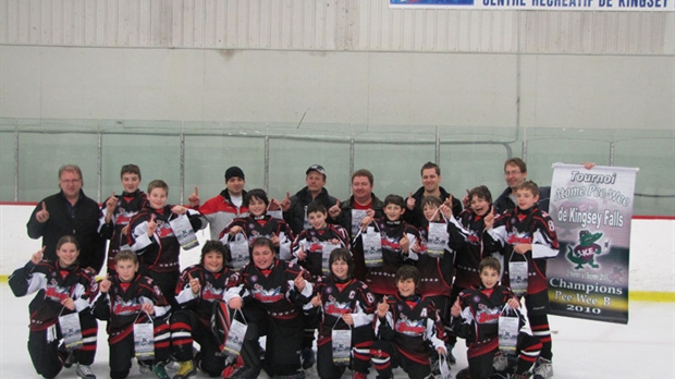 Le Garaga de Saint-Georges pee-wee B-2 remporte le tournoi de Kingsey Falls