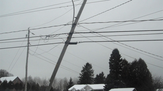 Une sortie de route prive 1800 clients d'électricité à Saint-Georges