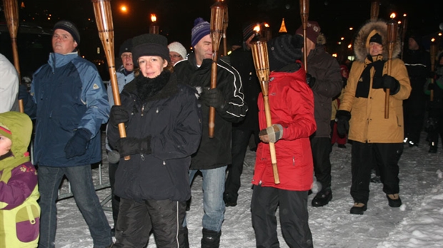 La parade aux flambeaux donne vie au solstice d’hiver