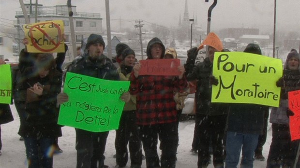 Des étudiants du Cégep manifestent pour un moratoire sur l'exploitation des gaz de schiste