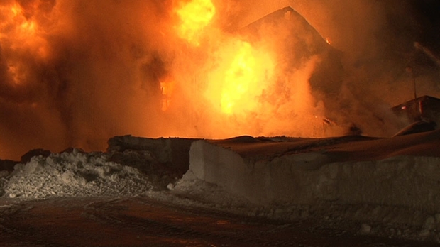 Un violent incendie rase le supermarché Bonichoix à Saint-Honoré