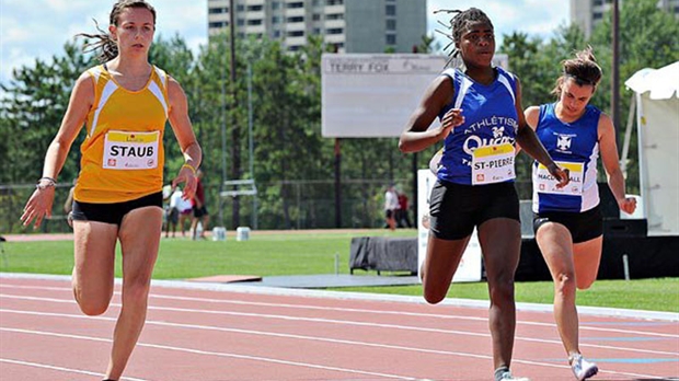 Marie-Colombe St-Pierre se démarque en athlétisme