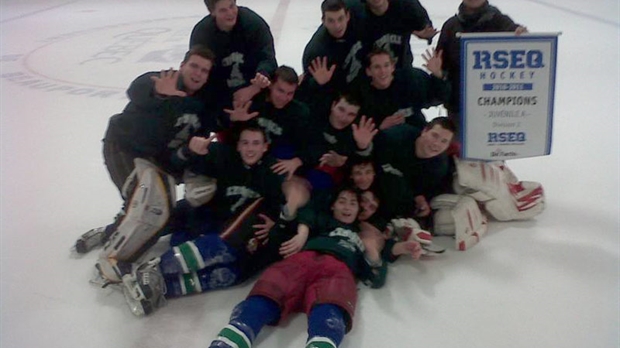 L'équipe de hockey de l’Embâcle l'emporte aux régionaux