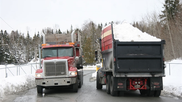 La colossale opération de déneigement de la Ville de Saint-Georges en cours