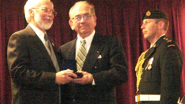 Eustache Breton est honoré par le lieutenant-gouverneur