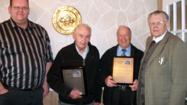 La Société du patrimoine de Saint-Éphrem rend hommage à deux bâtisseurs