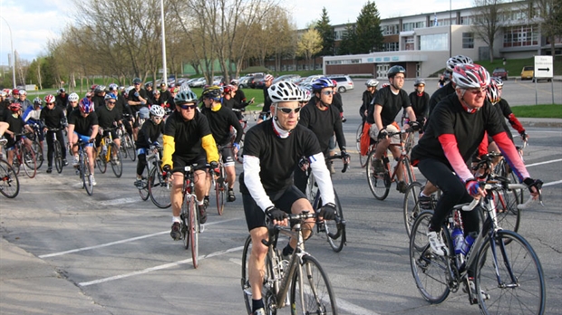 Une centaine de cyclistes parcourent Saint-Georges en silence