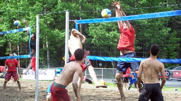 Un tournoi de beach-volley réussi aux Sept-chutes