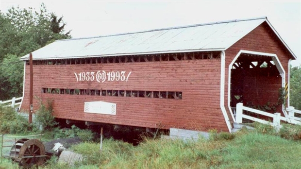 Une exposition ferroviaire au vieux pont couvert de Saint-Éphrem-Station